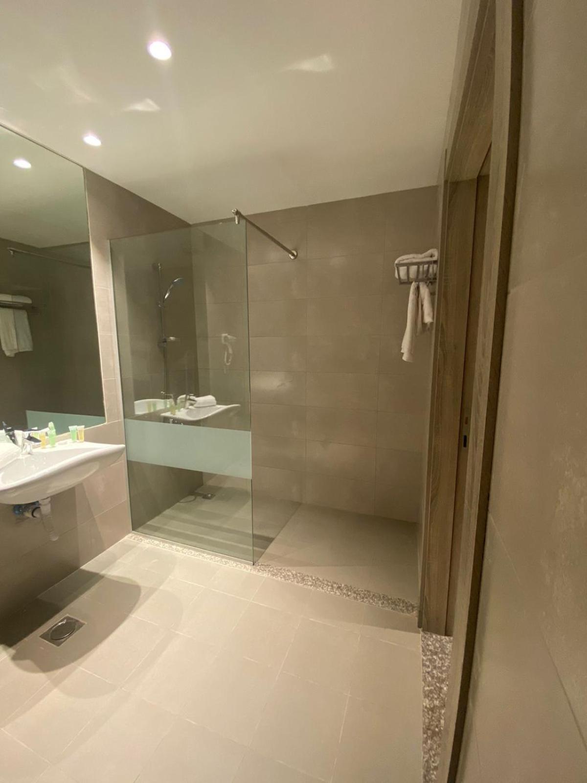 Hotel Golden Tulip 4*